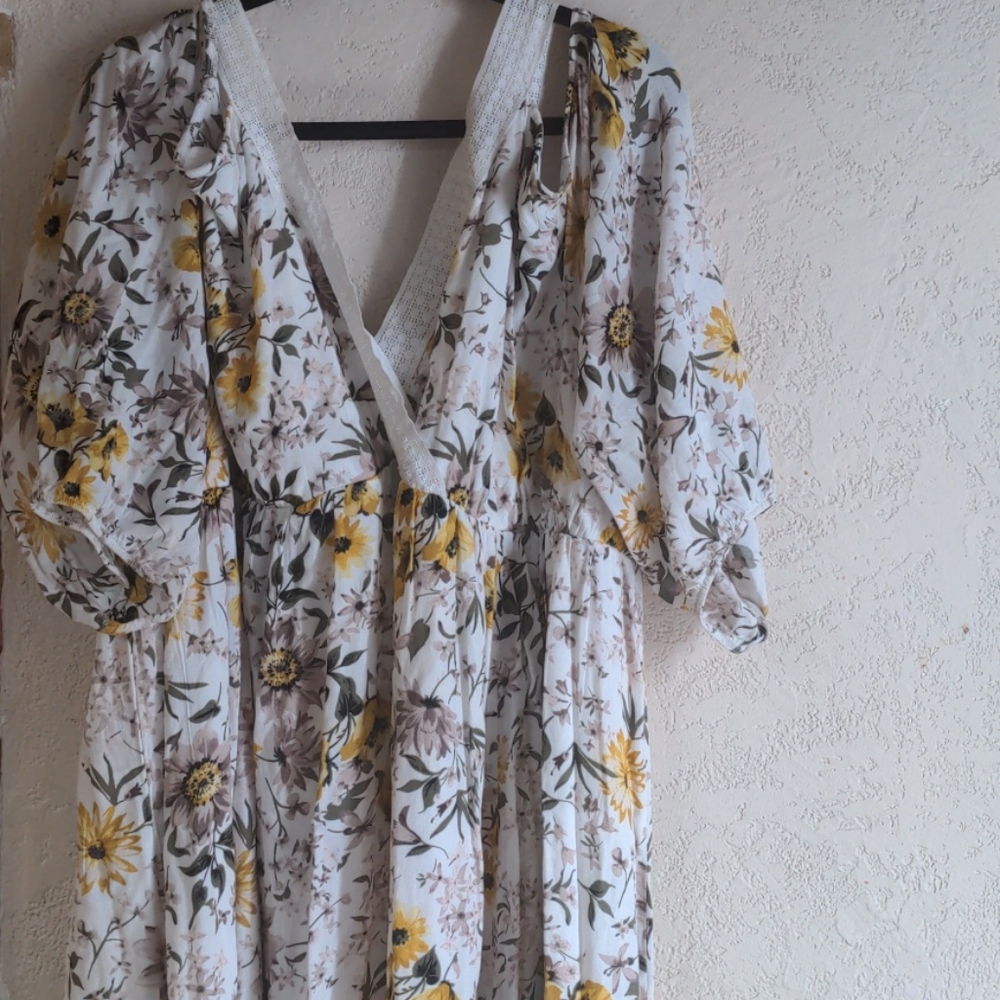 TORRID Size 4 spring dress